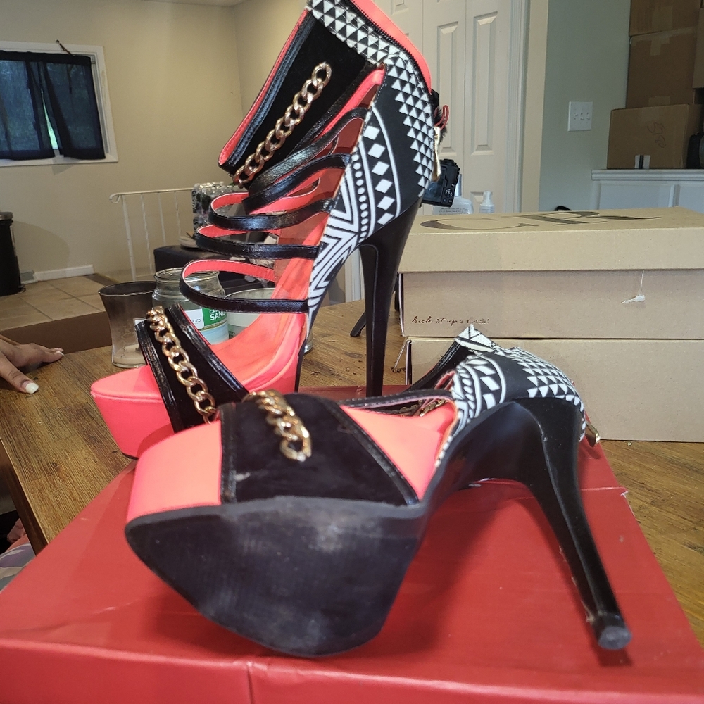 Heels - Picture 8 of 11